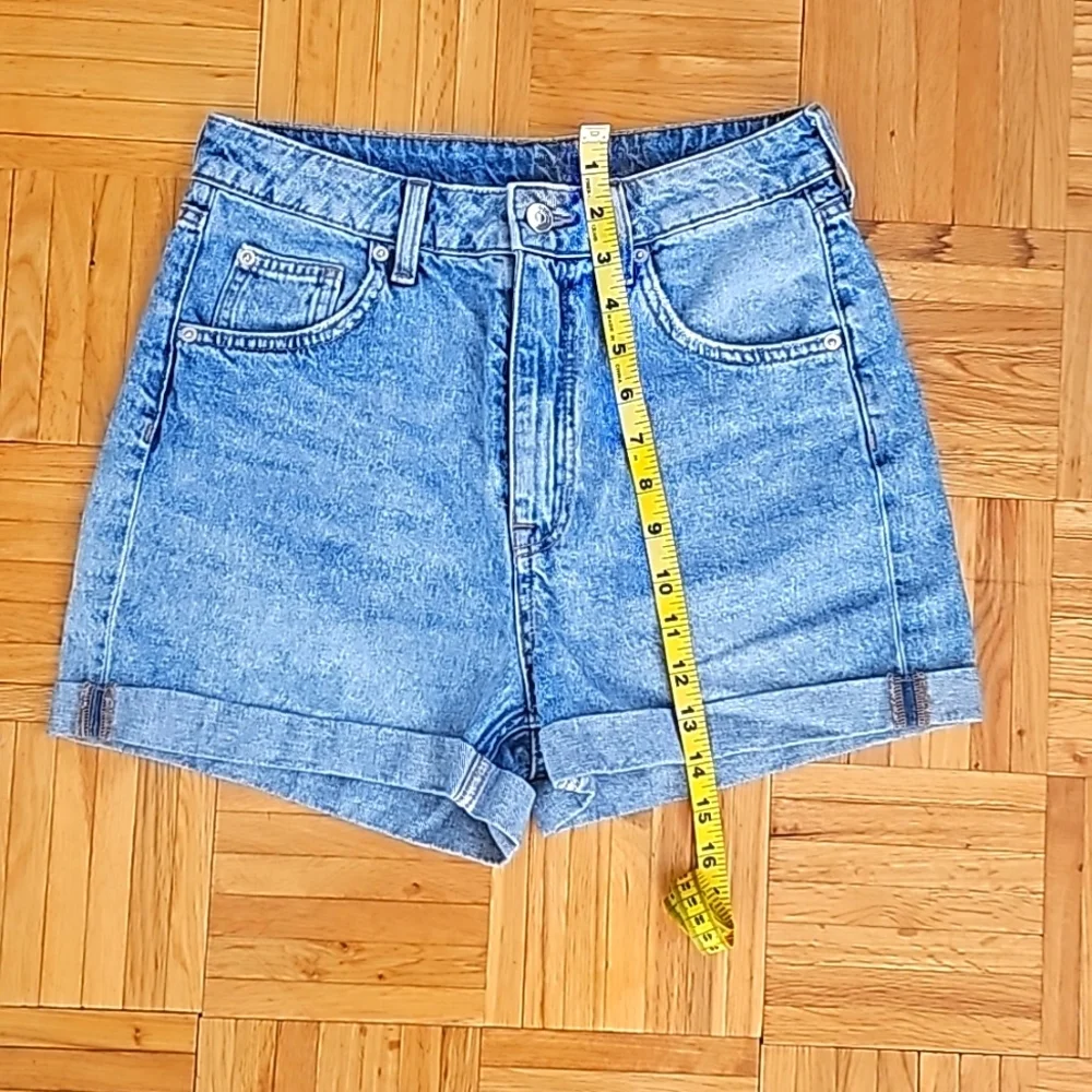 H&M Women's High Waist Denim Shorts, Size 4